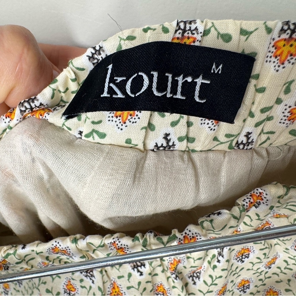 Kourt two- piece Crop Top Blouse Short Set -Size Medium floral - Picture 6 of 13
